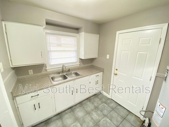 Photo - 3549 Sharpe Ave