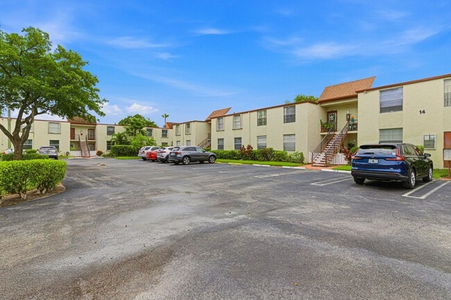 14 Willowbrook Ln Unit 101