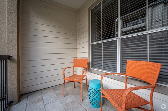 1BR, 1BA - 802SF