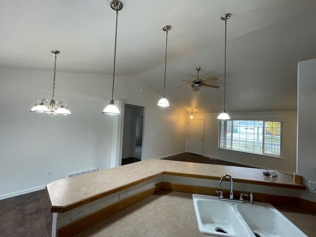 Photo - 112 Mineral Ave
