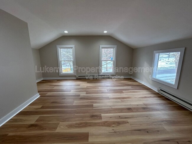 Building Photo - 810 Grant St Unit 2