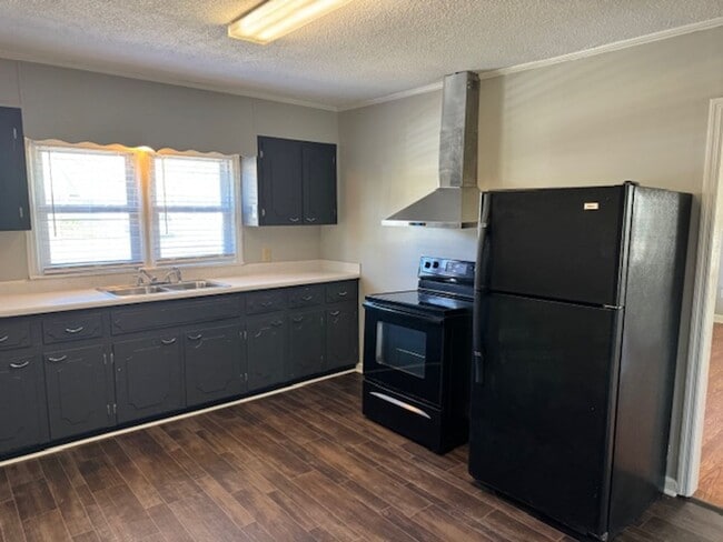 Photo - 2 bedroom home with garage available now!