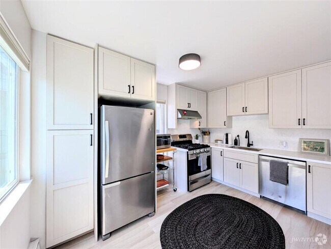 Building Photo - 89 Roosevelt Way Unit 2 Rental
