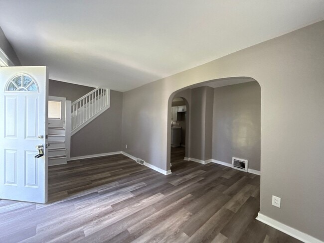 Building Photo - Cozy 2 Bedroom Gem Rental