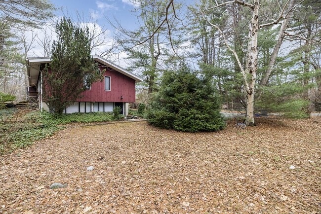 9 Peacock Farm Rd