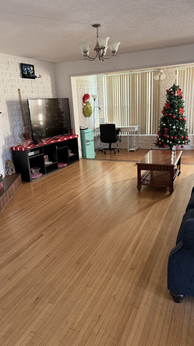 Photo - 215 Woodland Ave