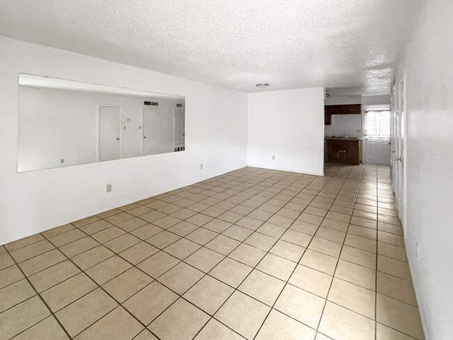 Photo - 518 W Kiowa Ave Unidad Apt B