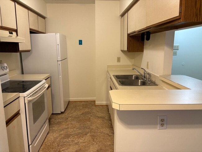 Photo - 541 Pineland Cir