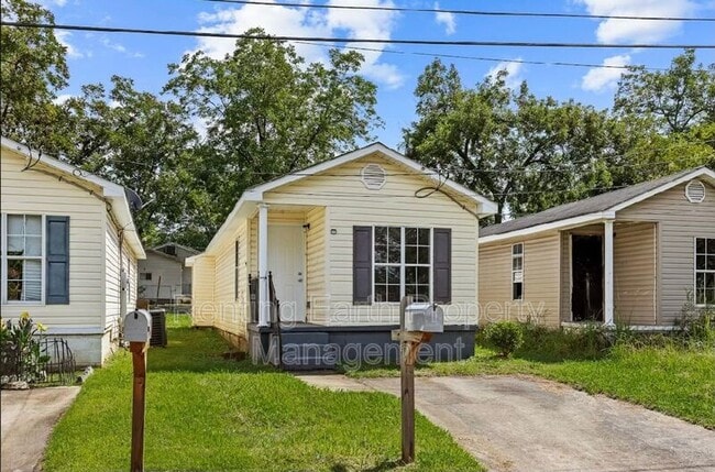 Photo - 725 3rd Ave N