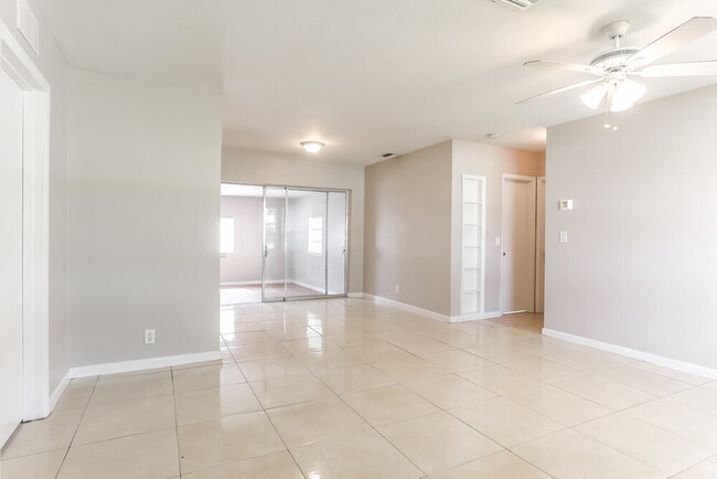 Photo - 6112 NW 8th St