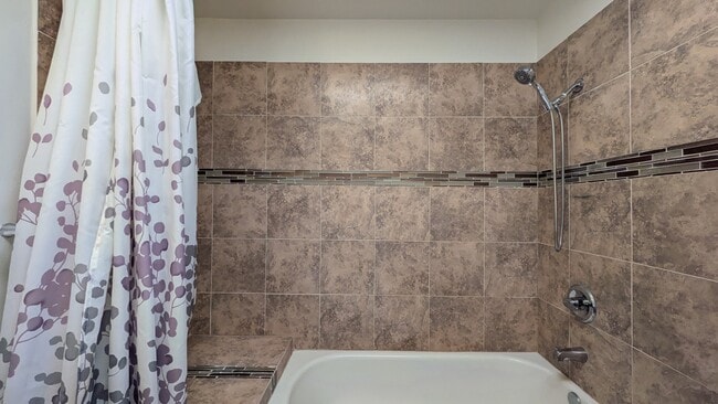 Photo - 46909 Yale Rd Unit B