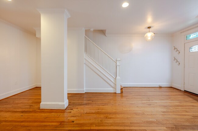 Photo - 1940 Bennett Pl NE