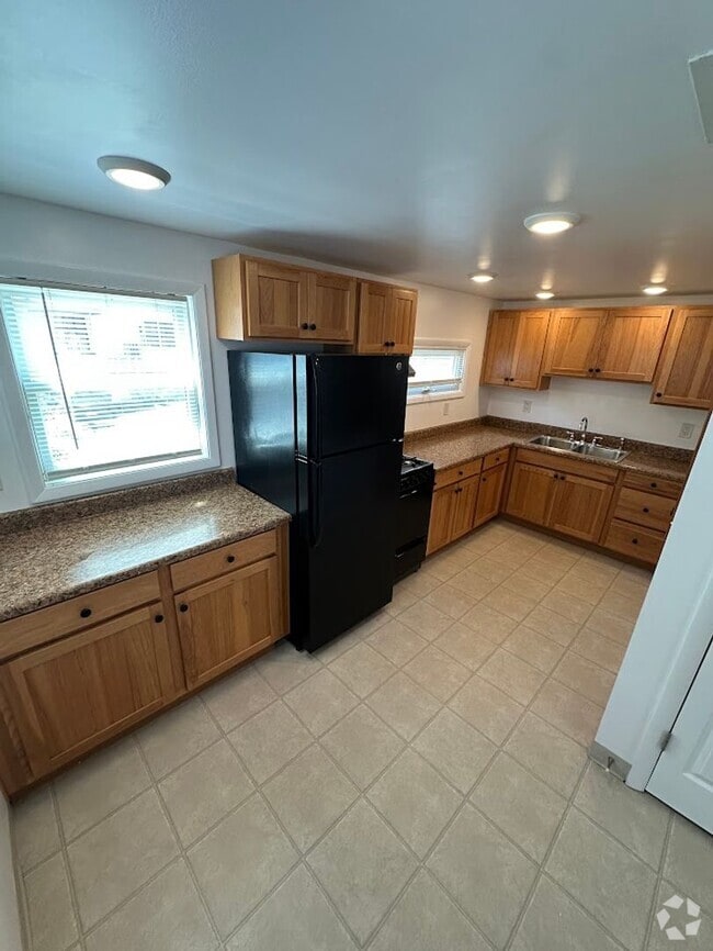 Building Photo - 6395 Lakeshore Rd Unit 6395-04 Rental