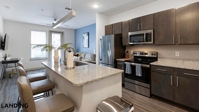 Photo - 2800 NE Green Oaks Blvd Unidad 1106