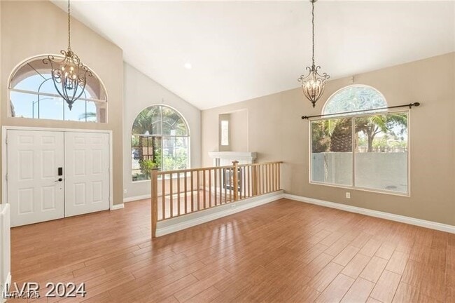 Photo - 3916 Varallo St