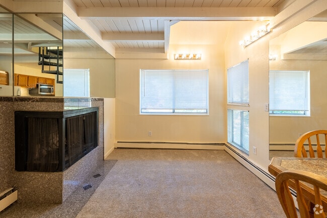2BR, 1BA - 625SF - Living Room