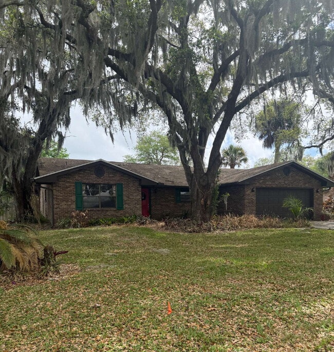 Building Photo - Furnished 3-Bedroom Pool Home Unit 1