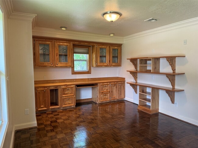 Building Photo - 3232 Parkwood Dr