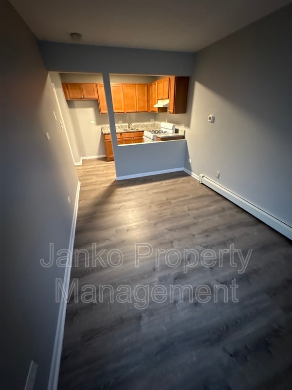 Photo - 3341 Commercial Ave