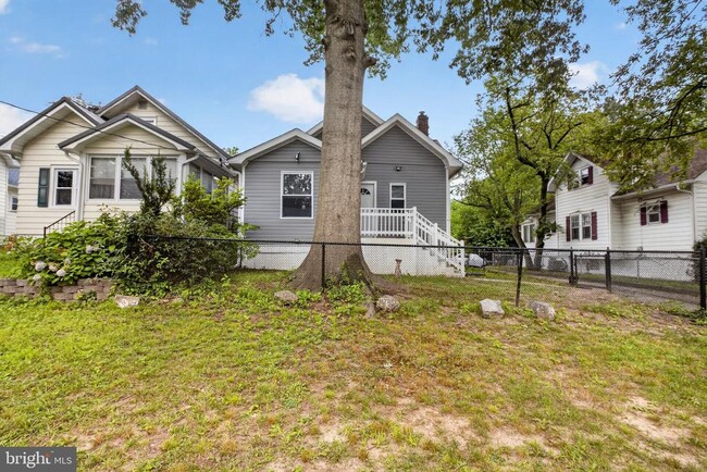 109 E 40th St