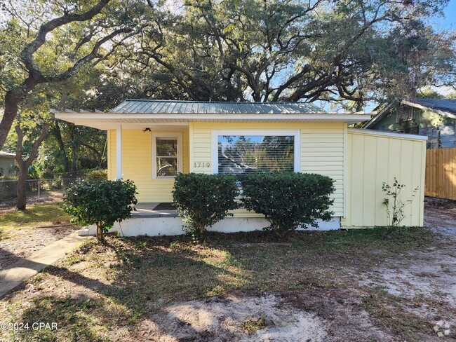 Building Photo - 1719 Stephens Ave Rental