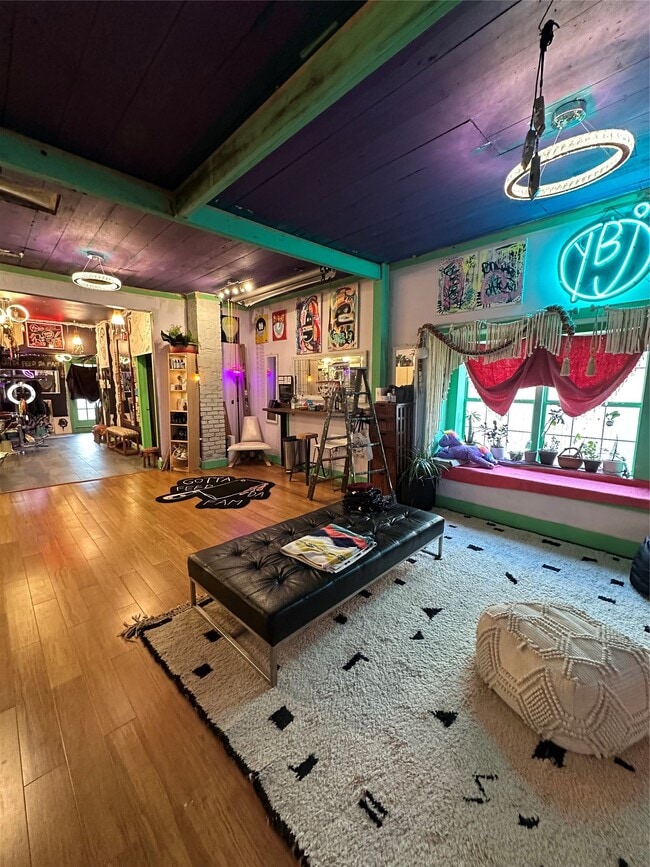 Photo - 304 Lockwood Dr