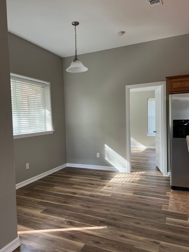 Photo - 521 Sweetwater Dr