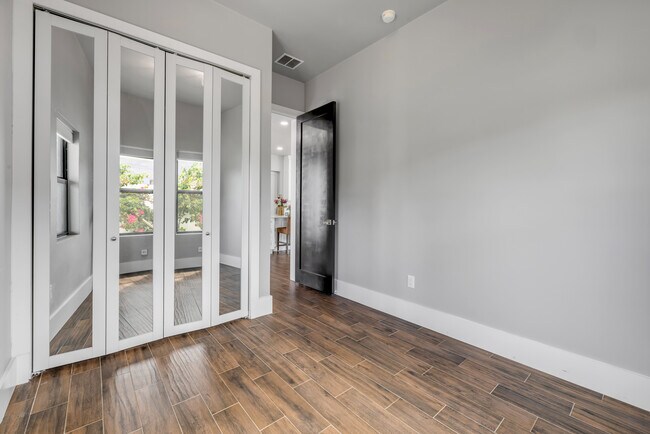 Photo - 1707 N Peninsula Ave