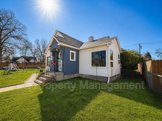Photo - 2920 3rd Ave N