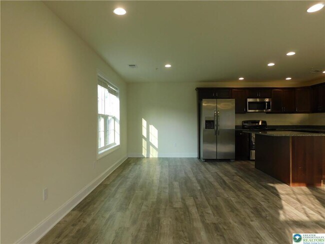 Photo - 1549 Burkhardt St Unit B