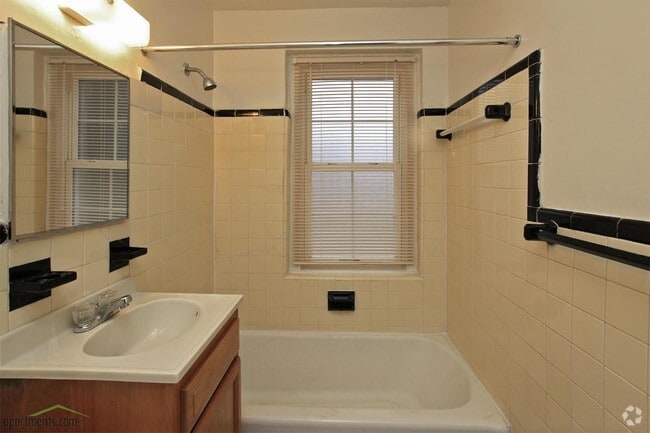 Bathroom - Larchmont Apartments