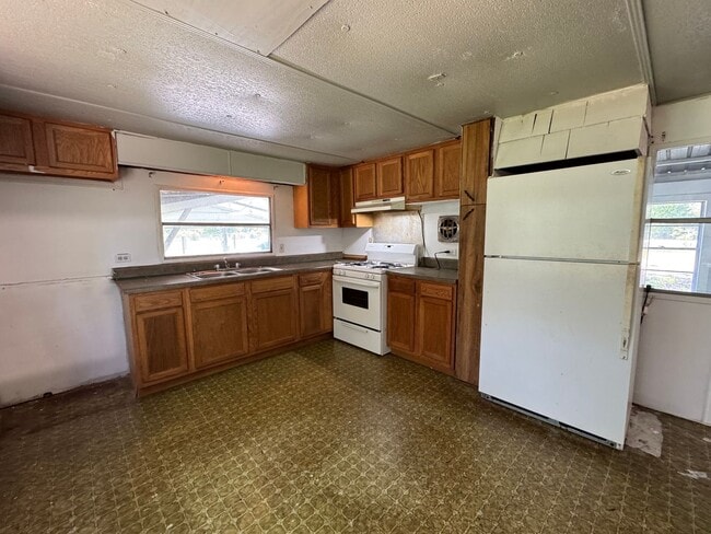 Photo - 2BR/1BA Mobile Home on ½ Acre – Pet-Friendly – Lake City, FL