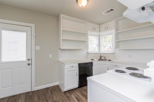 Photo - 6406 Stratton St