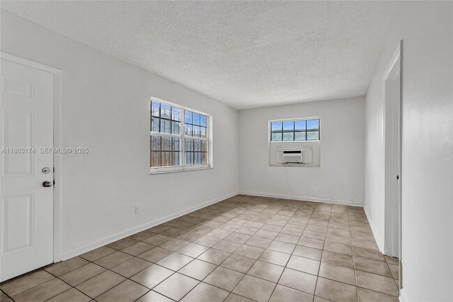 Photo - 2525 Superior St Unit 4