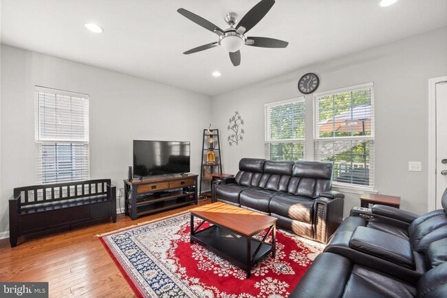 Photo - 1738 Beacon Ln