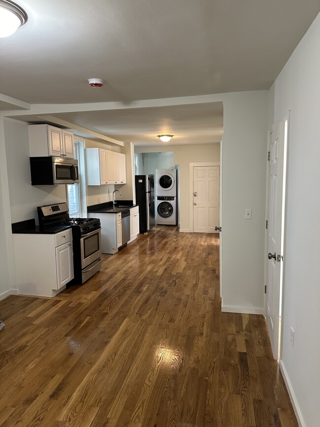 Building Photo - 504 E Broadway Unit 2 Rental