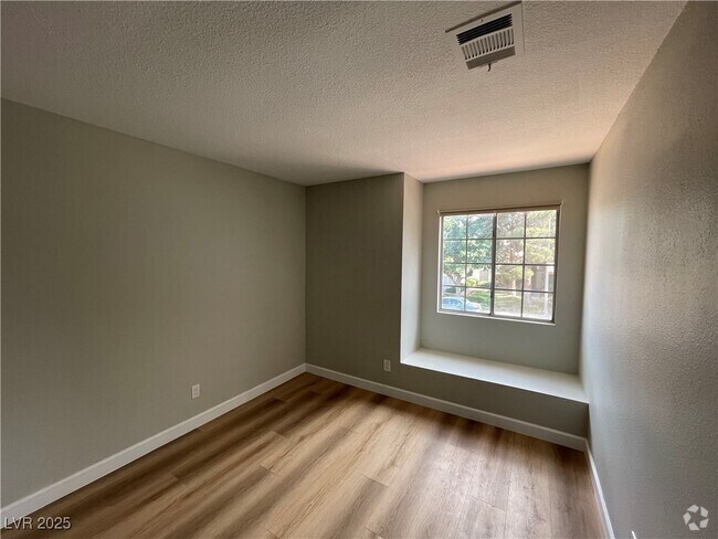 Building Photo - 2804 Oasis Cir Rental