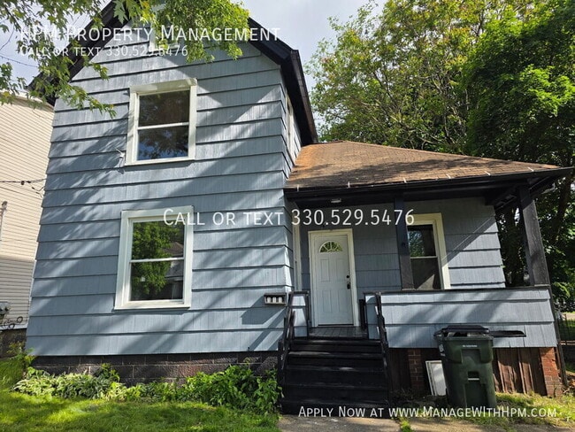 Photo - 111 Maple Ave SE