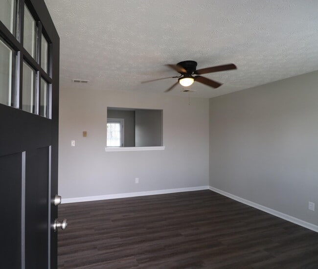 Photo - 521 Foxwood Dr