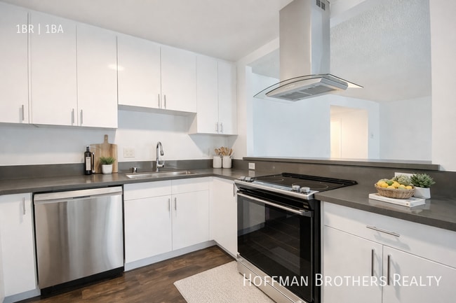 Photo - 919 N Alfred St Unit 105