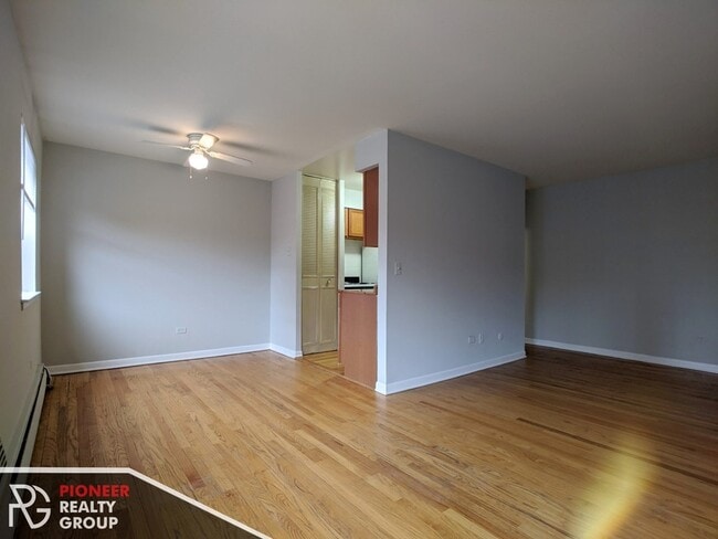 Photo - 510 W Briar Pl Unit 1