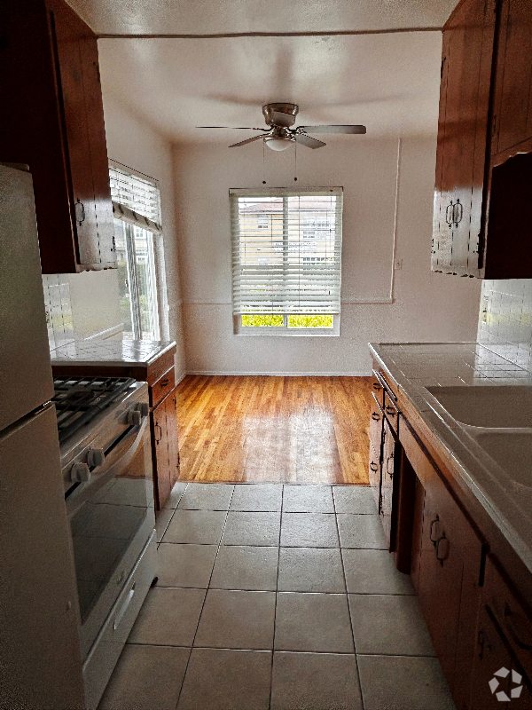 Building Photo - 4800 Beverly Blvd Unit 114 Rental