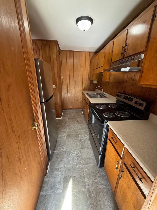 Building Photo - 586 Franklin St Unit #3