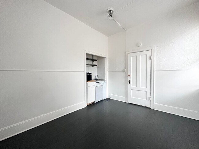 Photo - Single Resident Unit in Prime NW Location ... Unidad No. 03