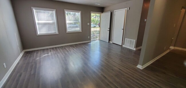 Photo - Large Ranch Home with Garage - Section 8 A...