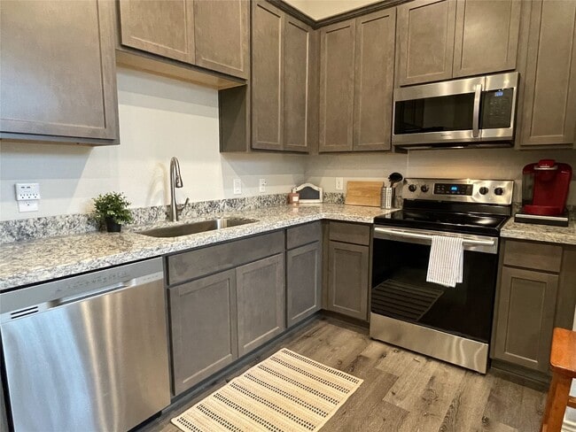 Photo - 16888 W Ivanhoe St