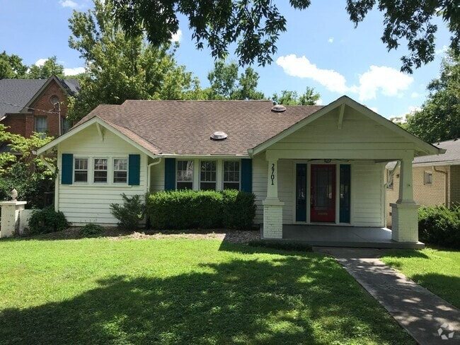 Building Photo - Location, Location, Location! 4br/2ba Home...
