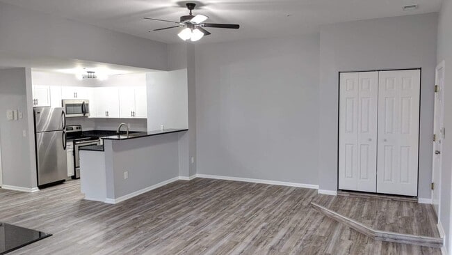 Beautiful open layout - 20 Greystone Ct Unit K