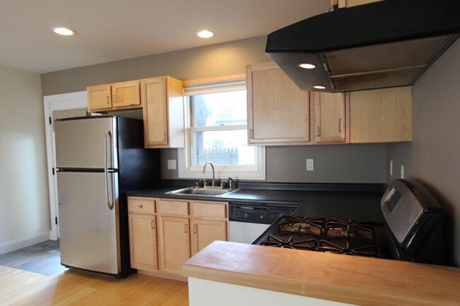 Photo - 18 Monroe St