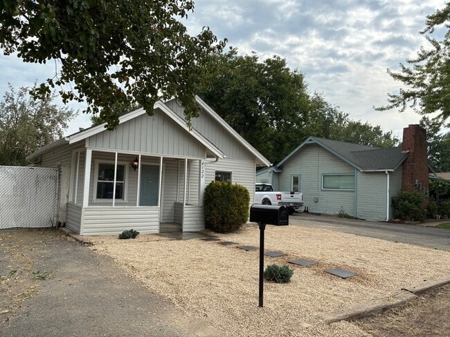 Building Photo - Charming 2 Bed, 1 Bath Single-Family Home with Large Backyard & RV Hookups!